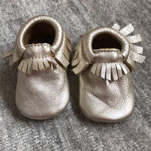 FreshlyPicked Moccasins Platinum Leather Size 2